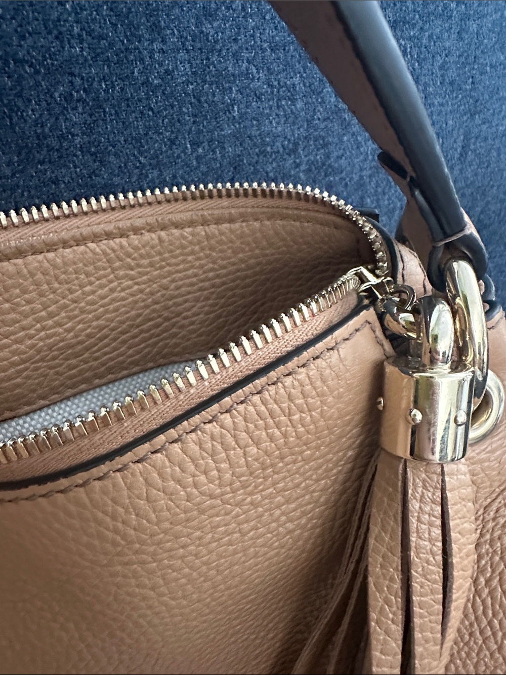 Gucci Interlocking G Soho Leather Hobo with Tassel and strap - like new - Picture 16 of 16